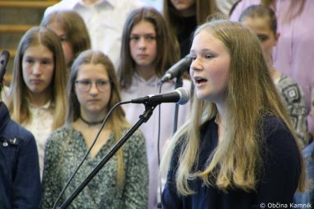 Otroci Osnovne šole Šmartno v Tuhinju z glasbo razpeli jadra (41)